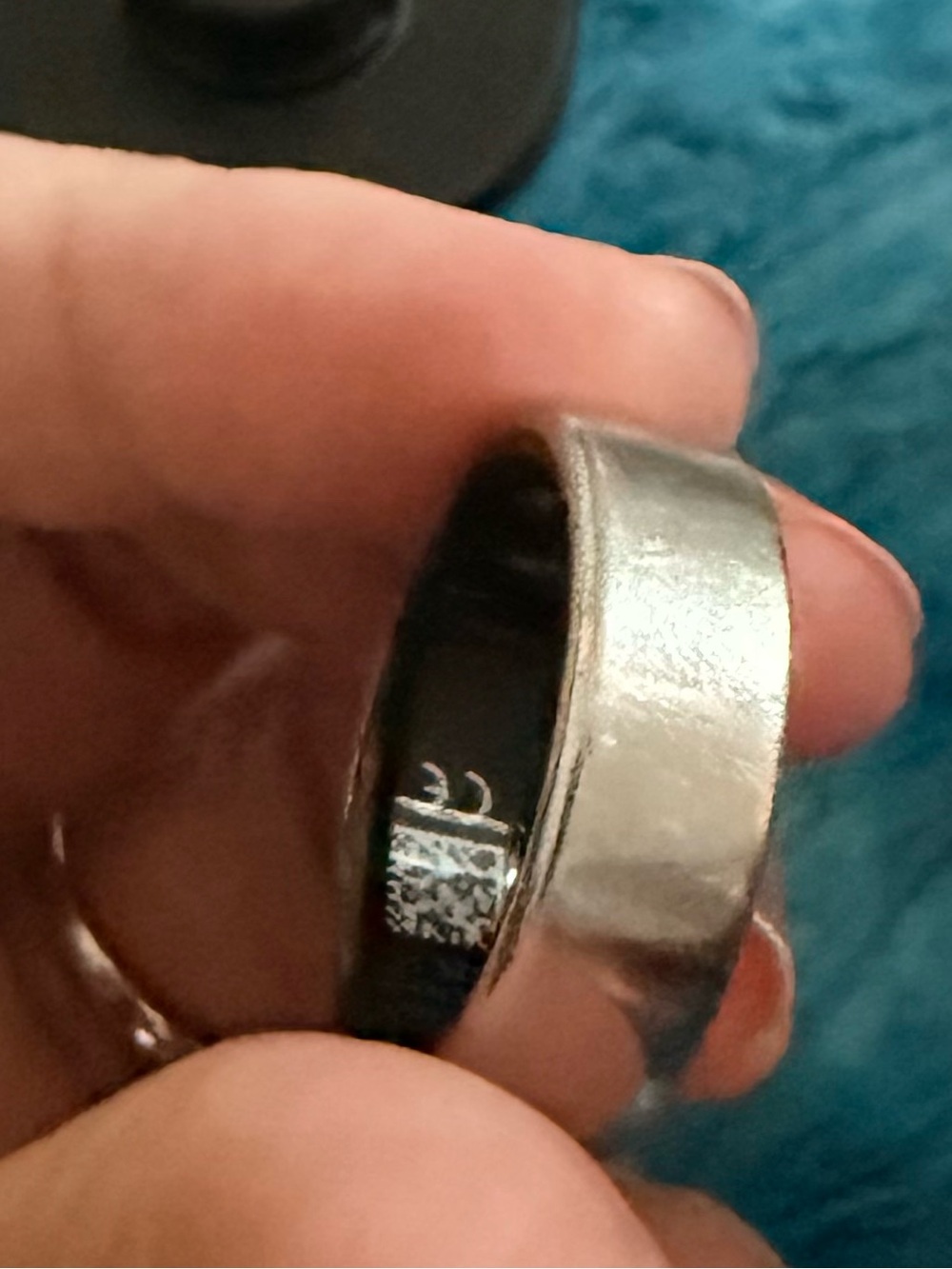 Size 11–Oura Silver Smart Ring - Picture 5 of 11